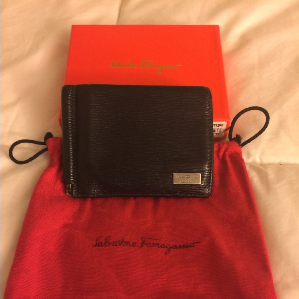 Ferragamo bill folder